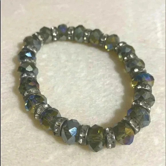 Dark iridescent glass beveled beaded bracelet - Picture 2 of 7